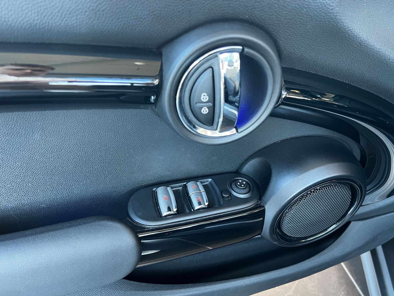 Fahrzeugabbildung MINI Cooper S Cabrio Chili LED NAVI SHZ