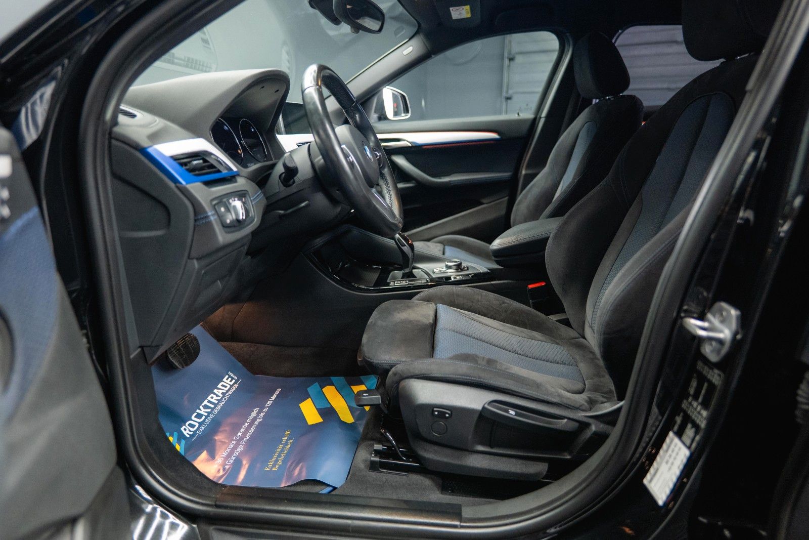 Fahrzeugabbildung BMW X2 sDrive 18i M Sport Automatik *Alcantara*LED*