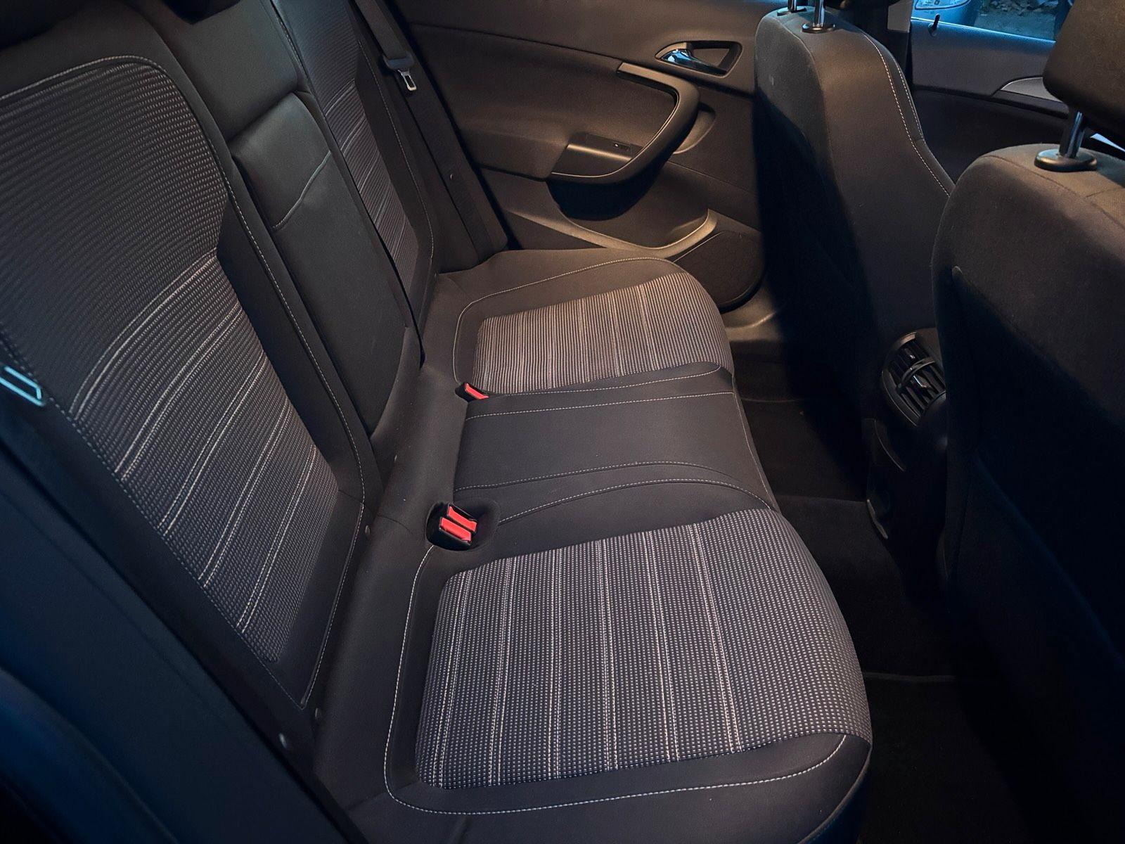Opel Insignia 2011 — photo 9