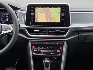 Fahrzeugabbildung Volkswagen T-Roc Style 1.5 TSI DSG IQ.Light AHK Klima Navi
