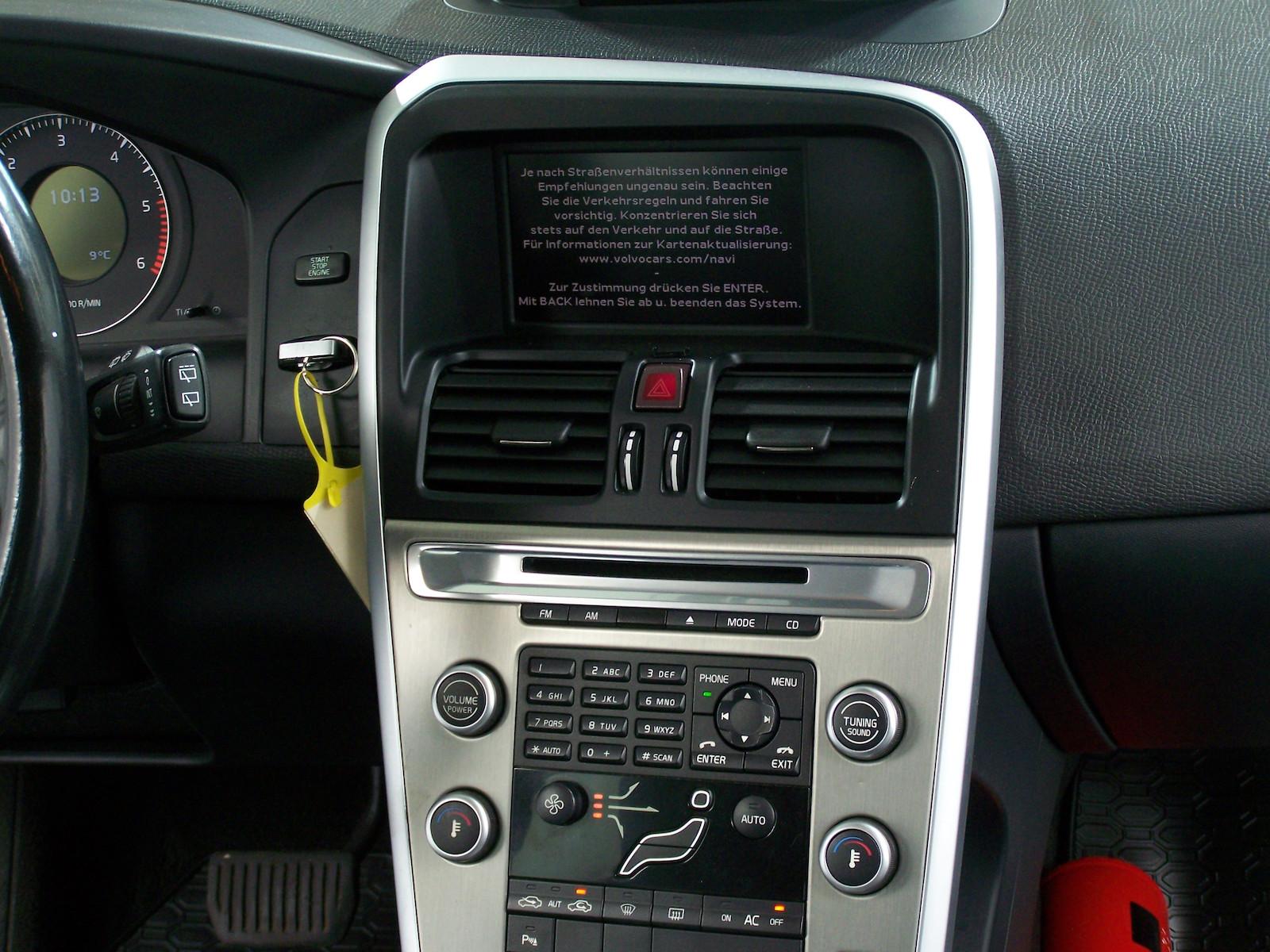 Volvo XC60 D5 Momentum Autom NAVI+LEDER+PDC
