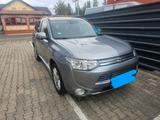 Mitsubishi Plug-in Hybrid Outlander 2.0 MIVEC PLUG-IN H... - silberne Mitsubishi Plug-in Hybrid Outlander