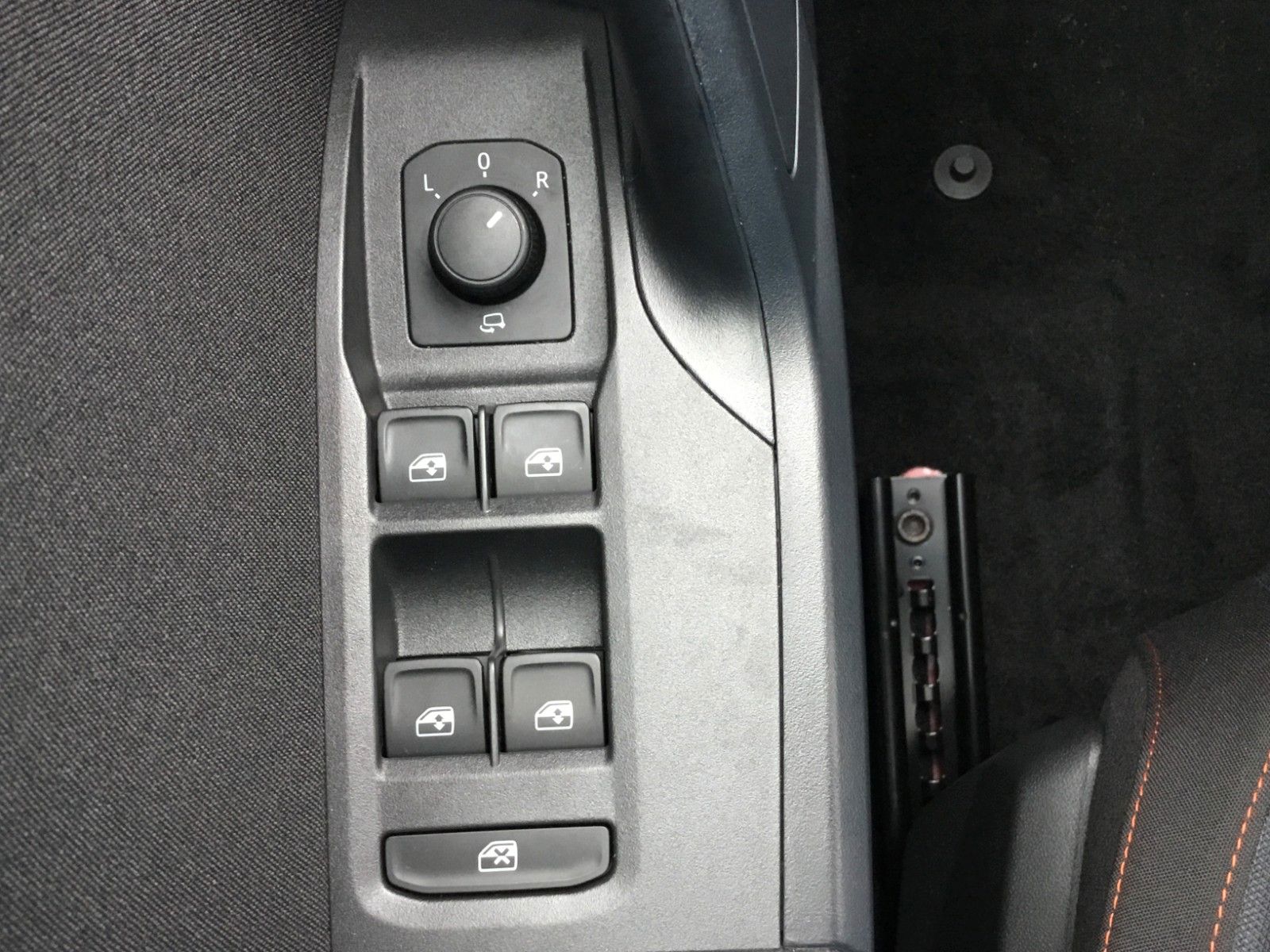 Fahrzeugabbildung SEAT Arona FR 1.5 TSI DSG+AHK+ACC+17"+Navi+Kamera