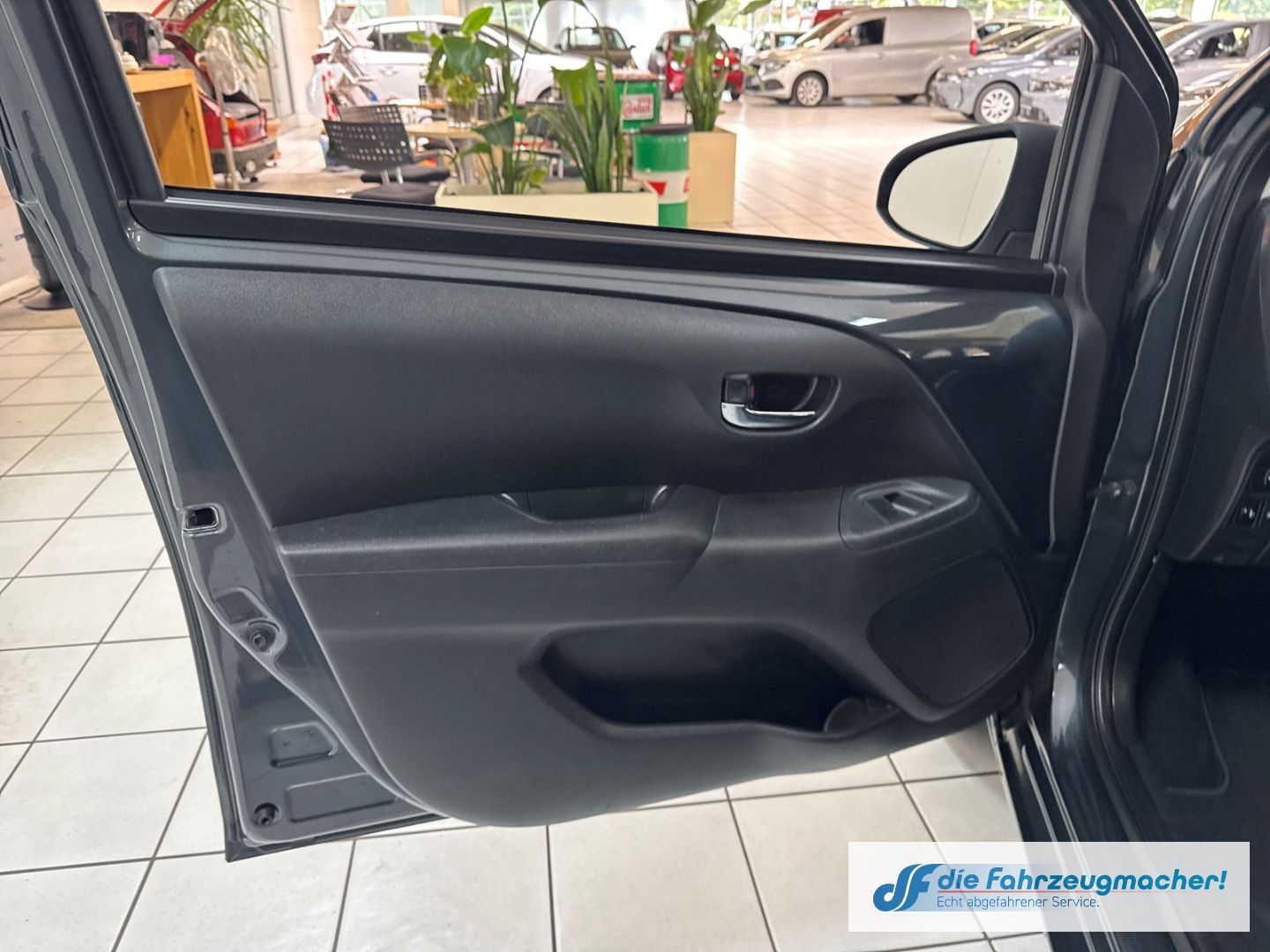 Fahrzeugabbildung Toyota Aygo X-Play Connect ACC Apple CarPlay Android Au