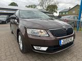 Skoda Octavia Lim. Ambition MFL PDC - Skoda Octavia: Limousine