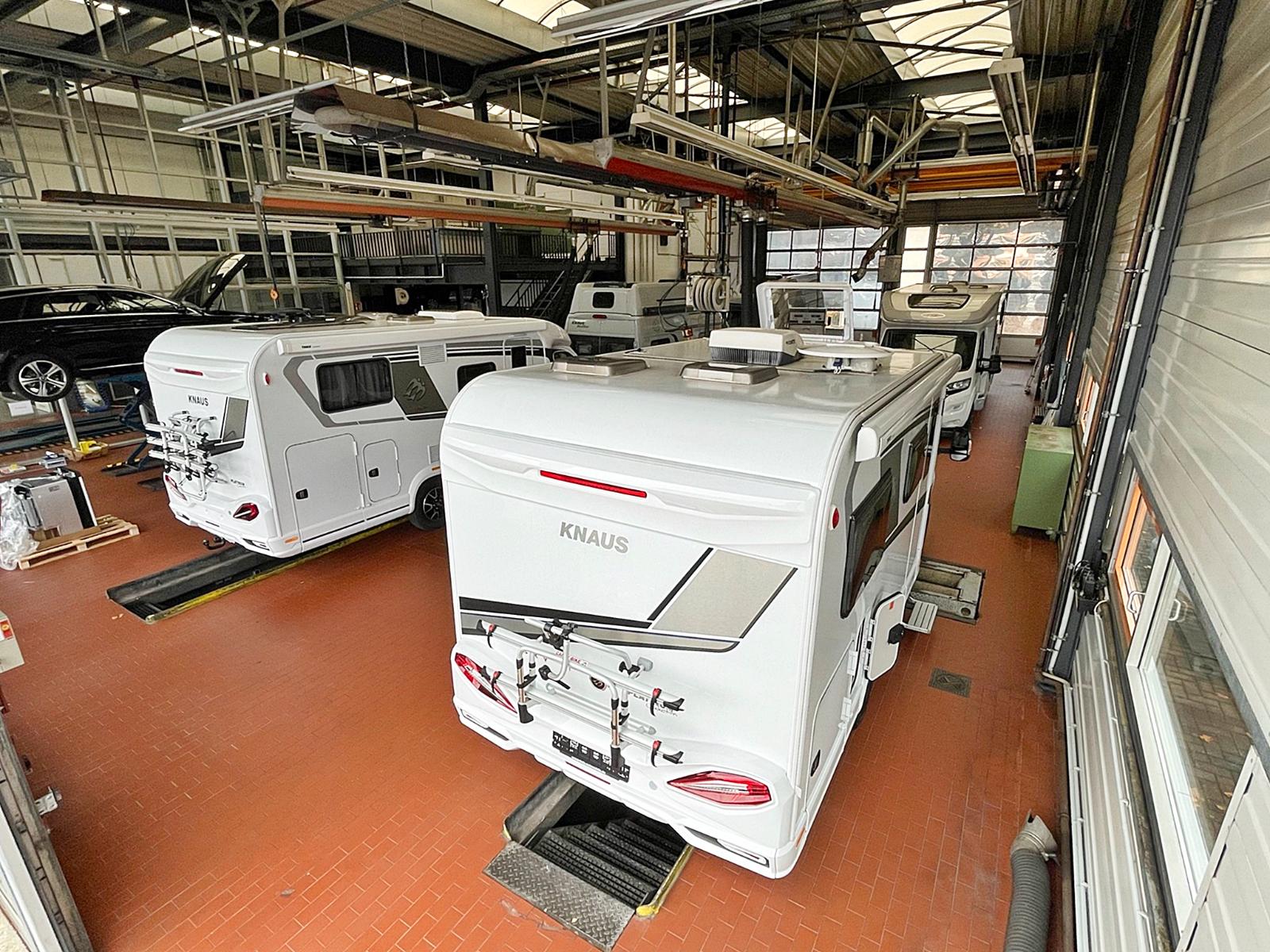 showroom-image-bottom