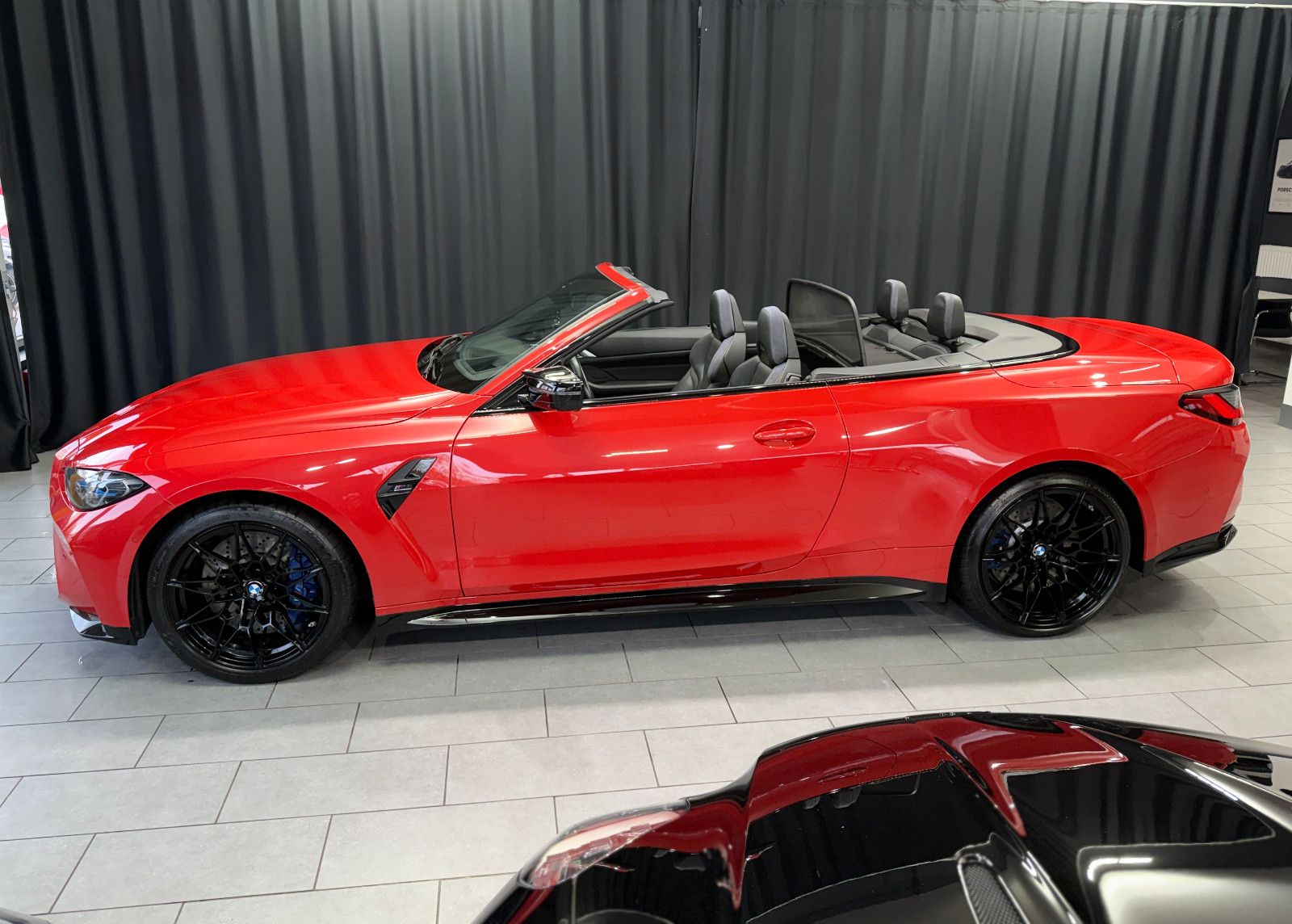 Fahrzeugabbildung BMW M4 Cabrio xDrive Competition|LASER|CARBON|HEAD-U