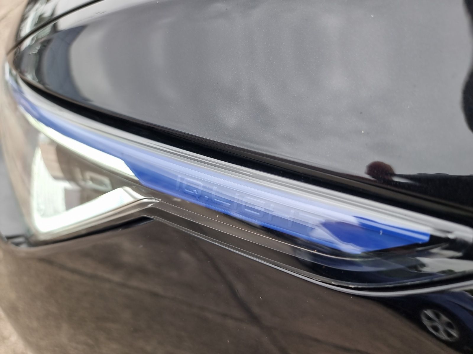 Fahrzeugabbildung Volkswagen Golf VIII R 4M  DSG Matrix Navi Harman AID ACC R