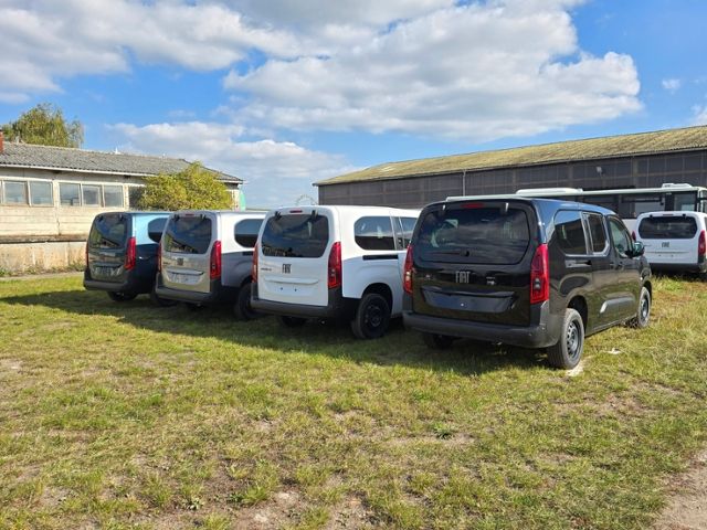 Fahrzeugabbildung Fiat Doblò 4 Kombi XL Rollstuhlgerecht Rollstuhlrampe