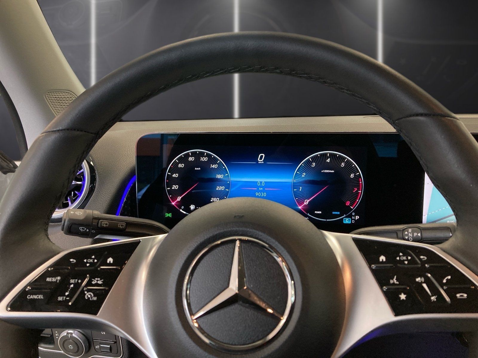Fahrzeugabbildung Mercedes-Benz GLB 250 4M*7-Sitz*AHK*Distr*Totwi*360*Mbeam*Memo