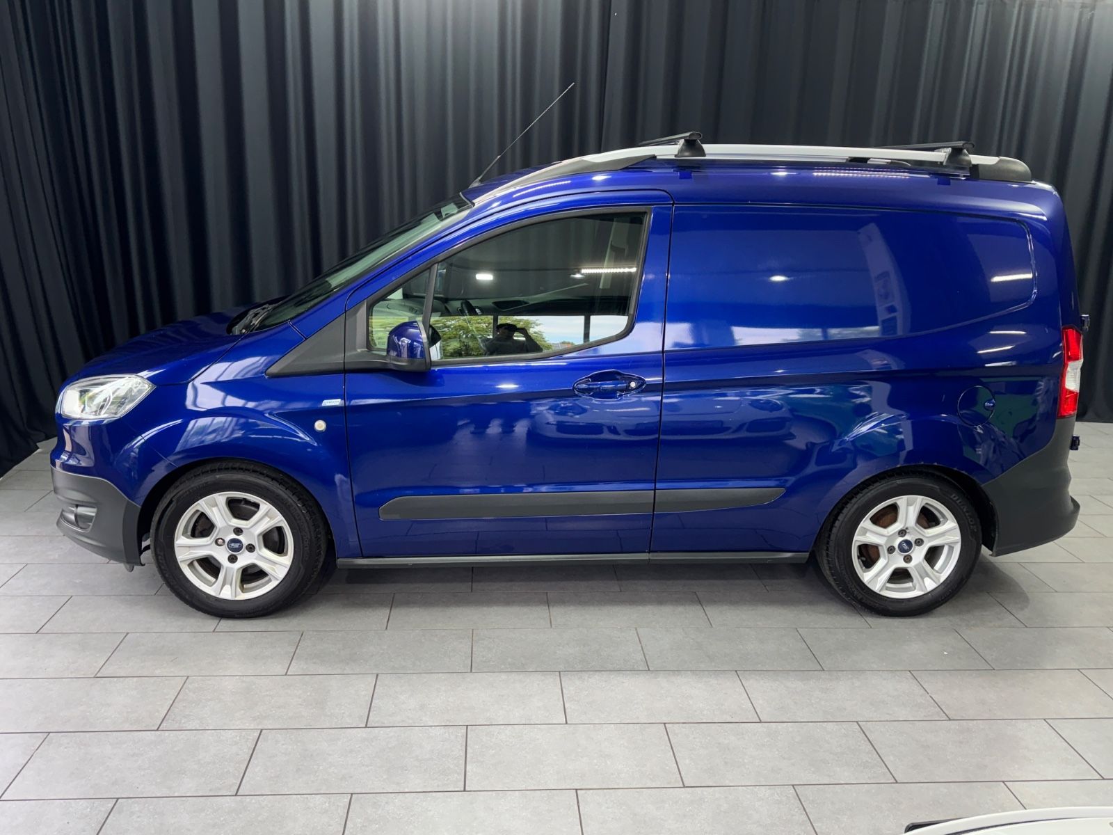Fahrzeugabbildung Ford Transit Courier Trend|KLIMA|8-FACH|AHK|1.HAND