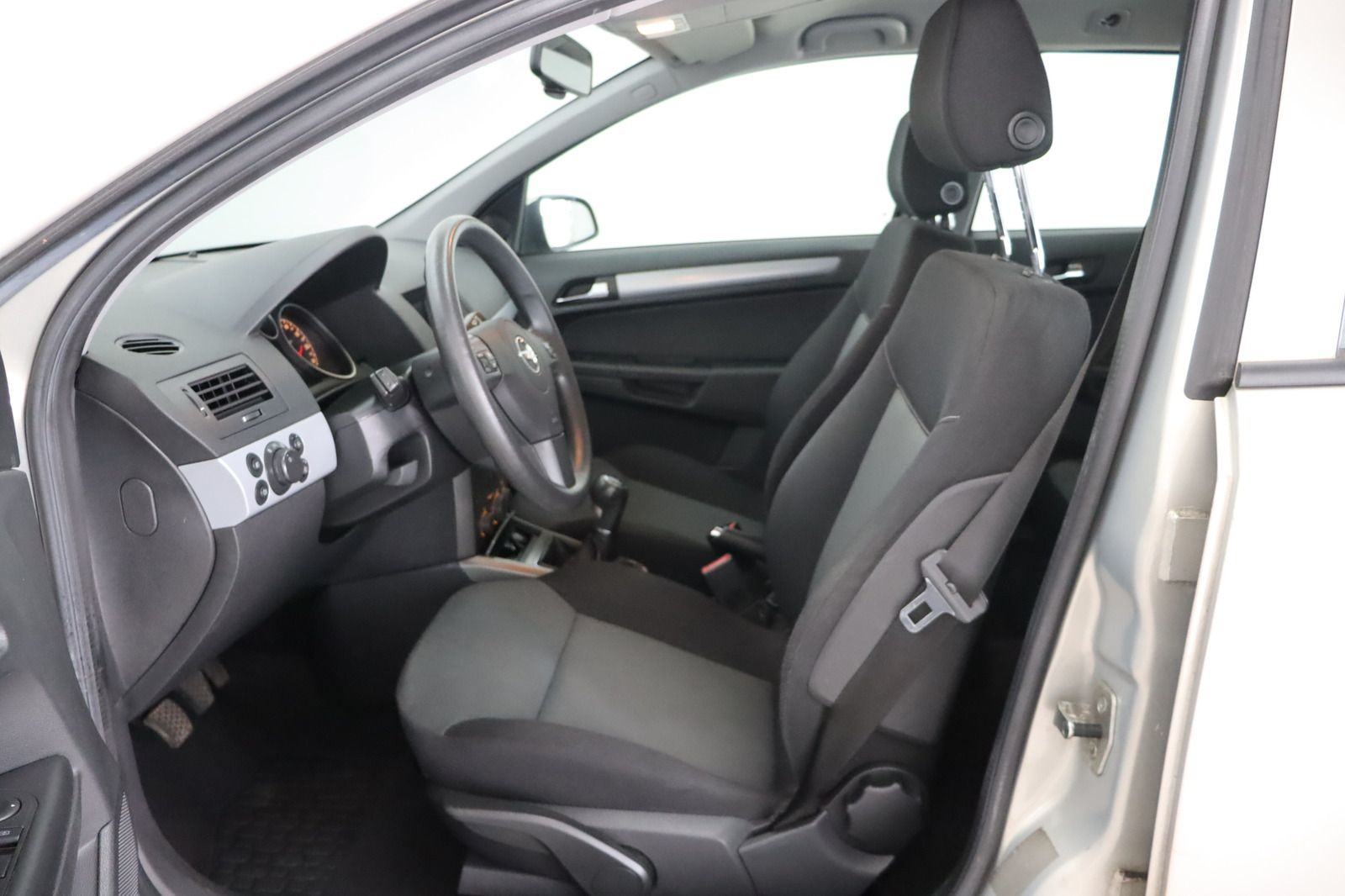 Fahrzeugabbildung Opel Astra Caravan 1.6 Twinport Edition