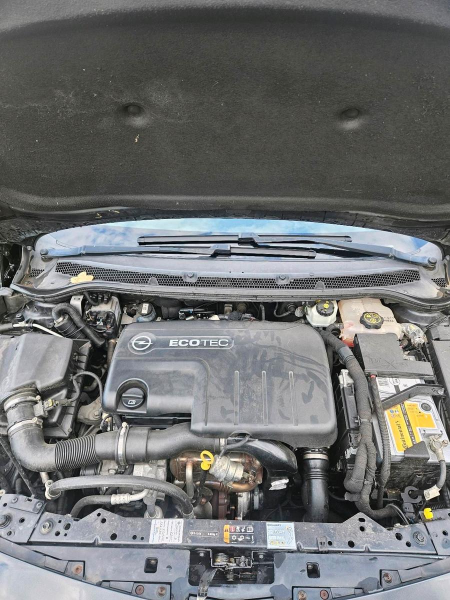 Opel Astra 2015 — photo 11