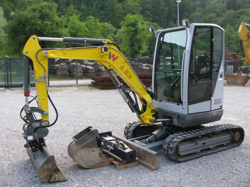 Wacker EZ26 with 2 buckets + NEW hammer