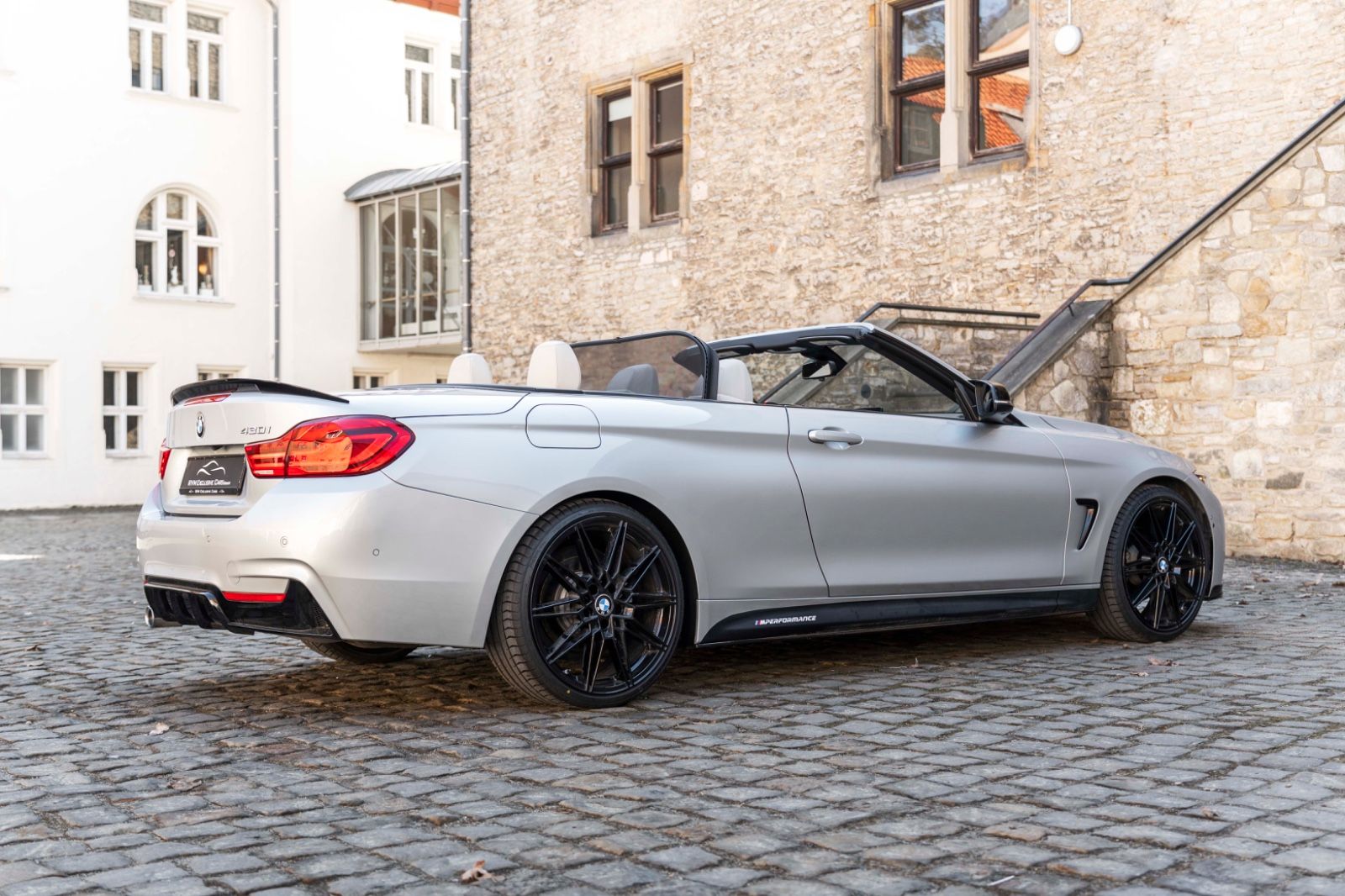 Fahrzeugabbildung BMW 430I Cabrio M-PERFORMANCE HUD H&K KAM CARPLAY