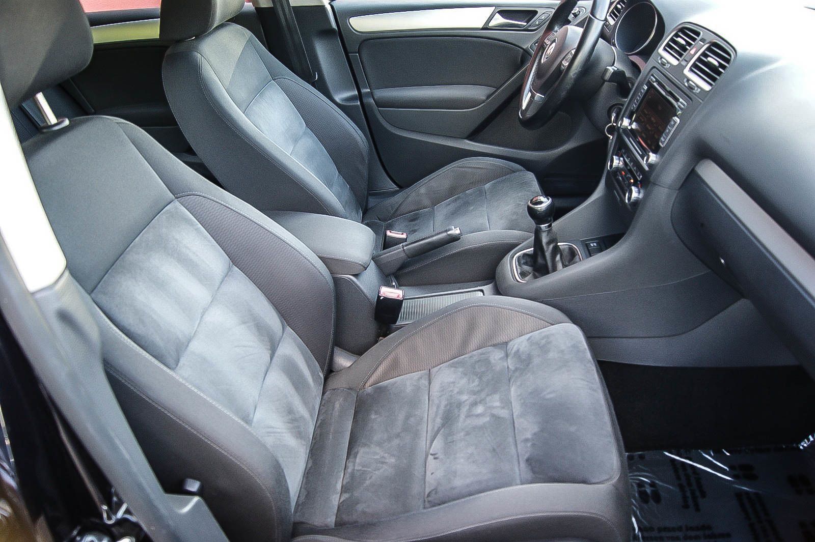 Fahrzeugabbildung Volkswagen Golf VI 14TSI Highline STANDHEIZUNG PARKLENKASS.