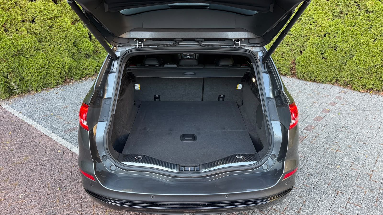 Fahrzeugabbildung Ford Mondeo 2.0EB Aut. ST-Line LED+STHZ+KAM+AHK+PANO+