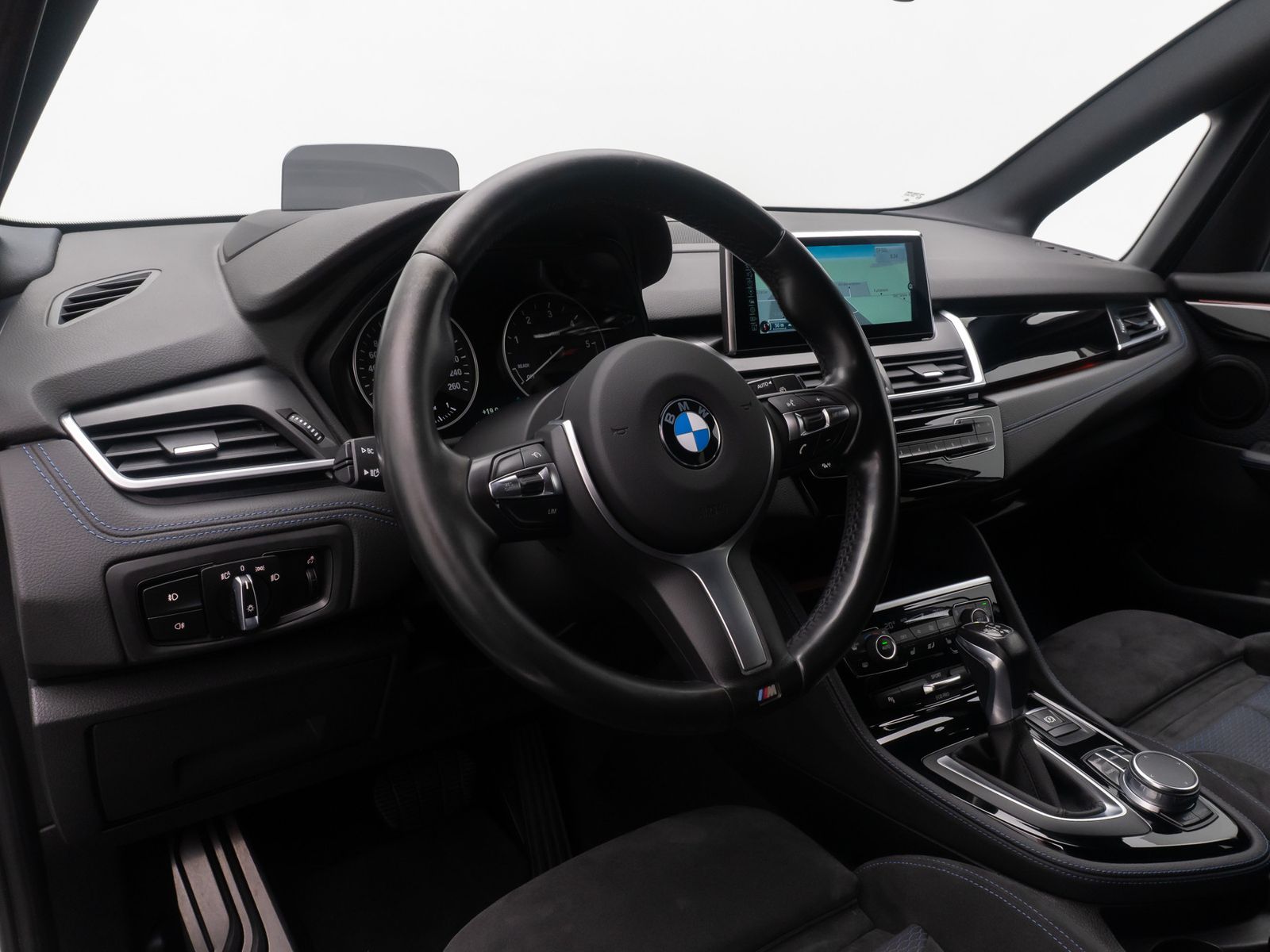 Fahrzeugabbildung BMW 220d Active Tourer M Sport HUD Alarm ParkAs HiFi