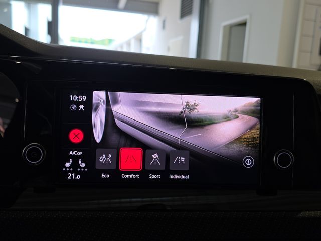 Golf VIII R-Line 1.5 eTSI DSG*ACC*AMBIENTE*