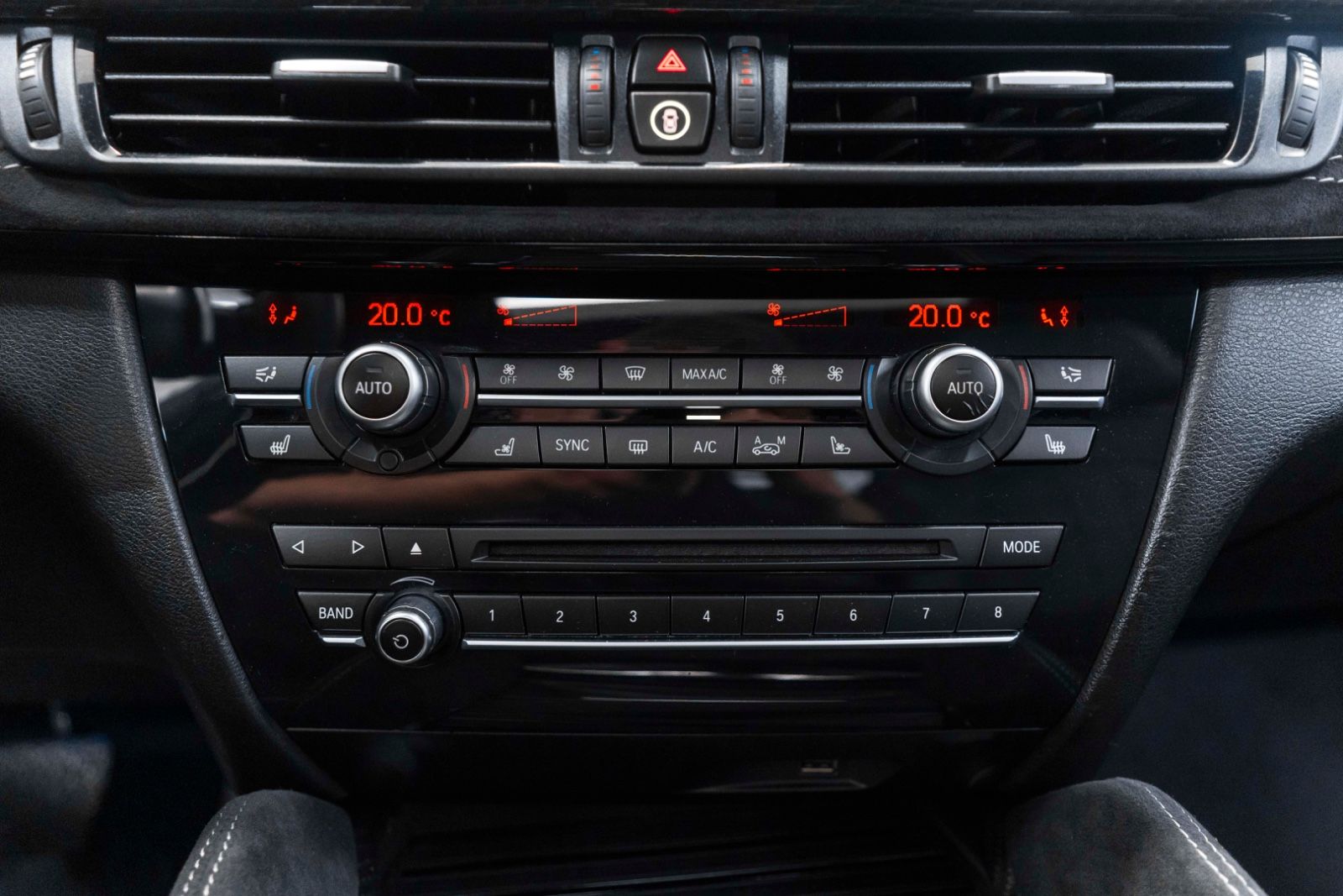 Fahrzeugabbildung BMW X6 xDrive50i M-SPORTPAKET 360° H&K ACC HUD TOTW