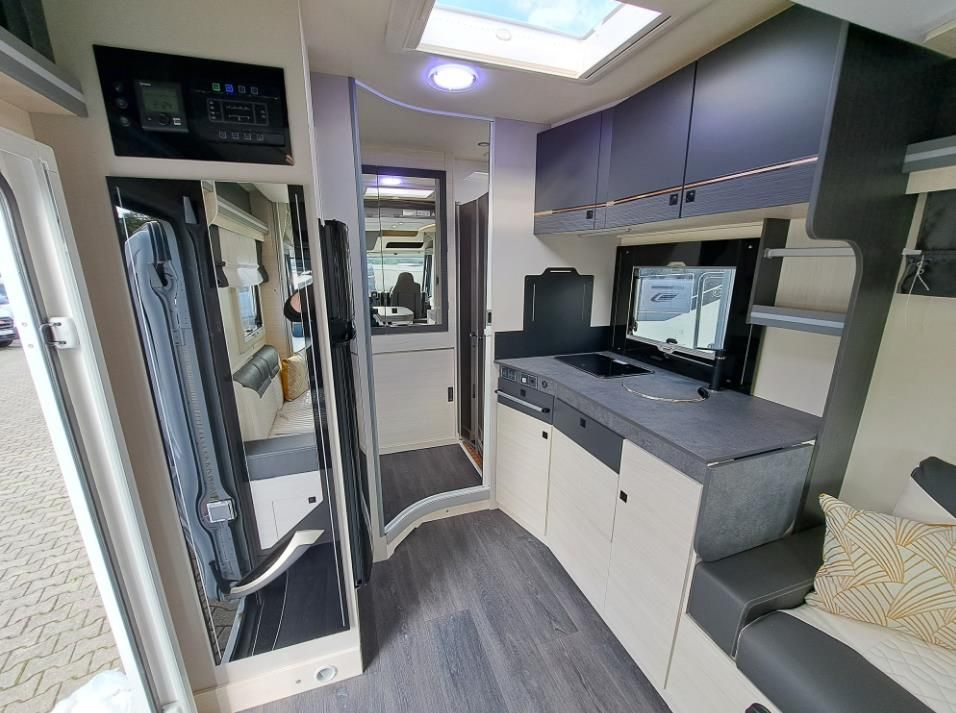 Autohaus Zimpel -  Challenger 2060 Graphie Ultimate ZUBEHÖR+ARCTIC - Bild 3