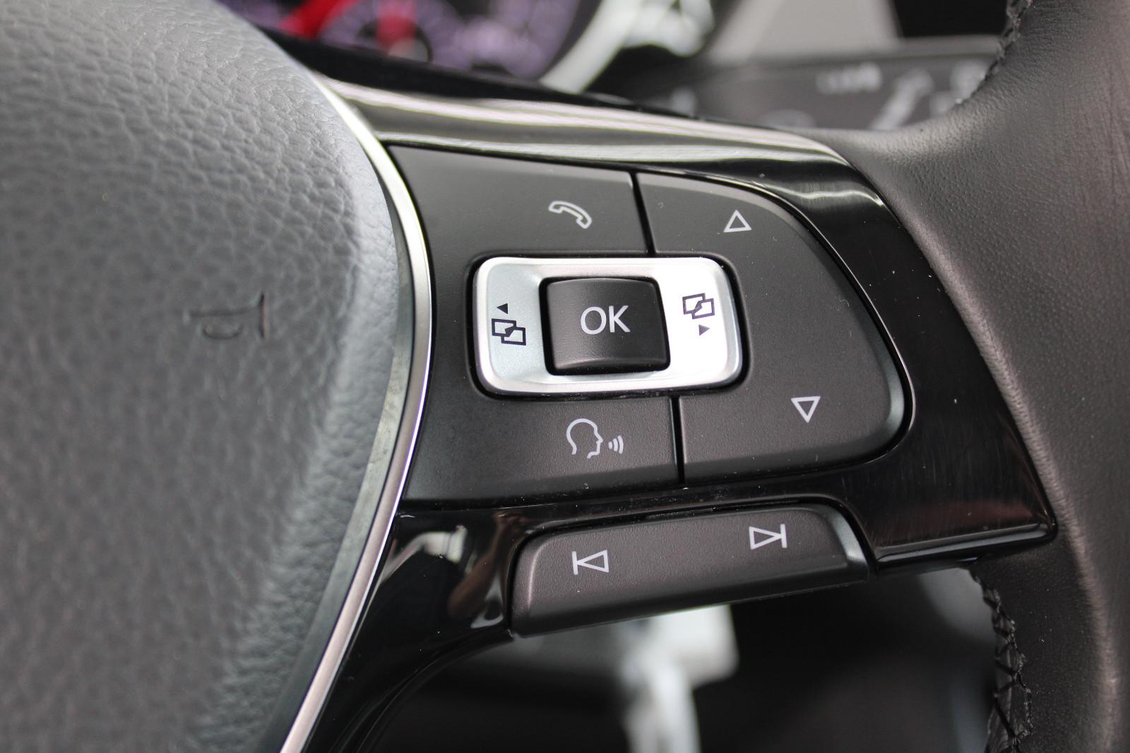 Volkswagen Touran *7 Sitzer* *Tüv&Inspektion Neu*Navi*Leder