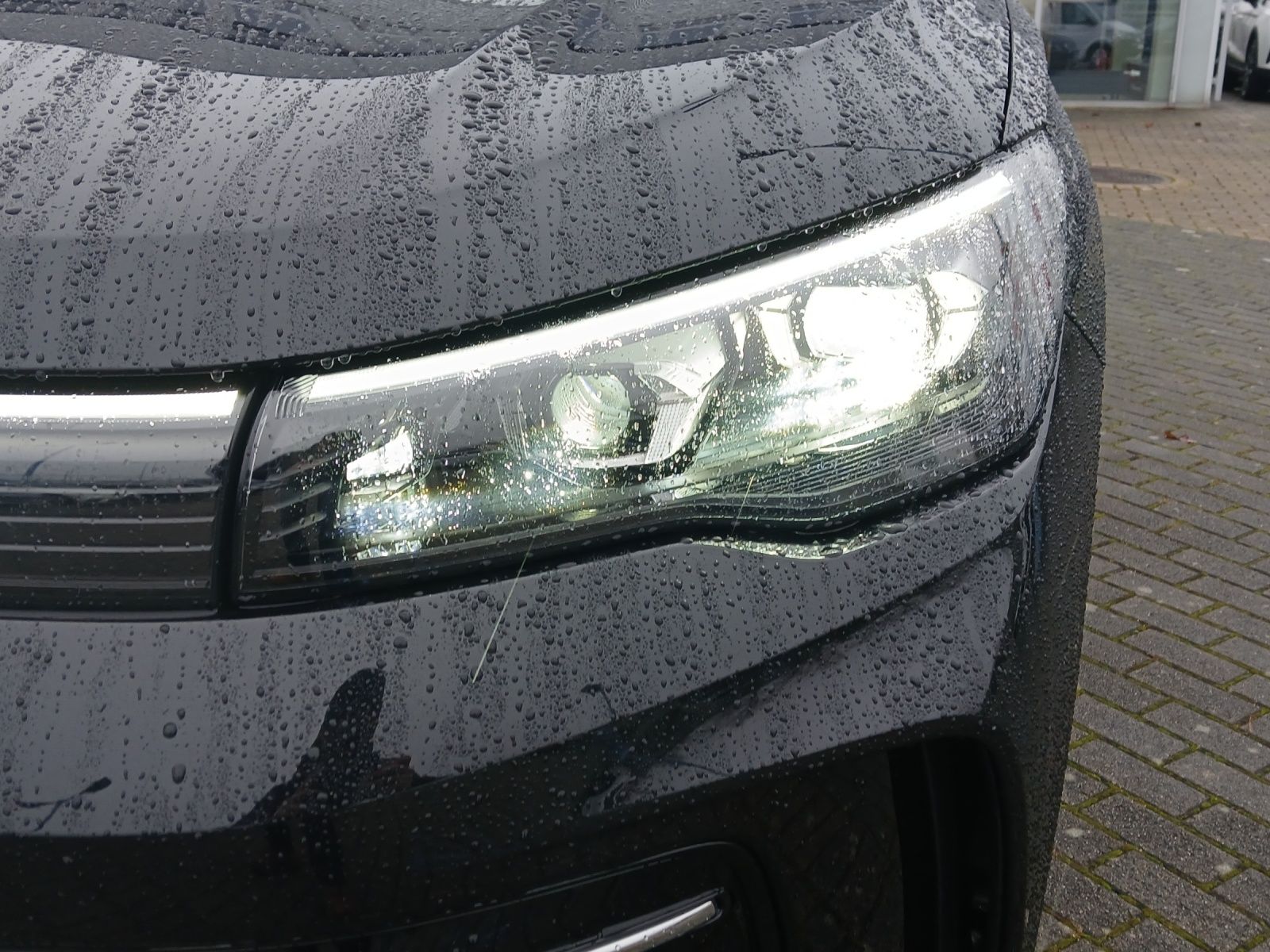 Fahrzeugabbildung Volkswagen Tiguan eTSI Elegance DSG Matrix AHK Navi AID ACC