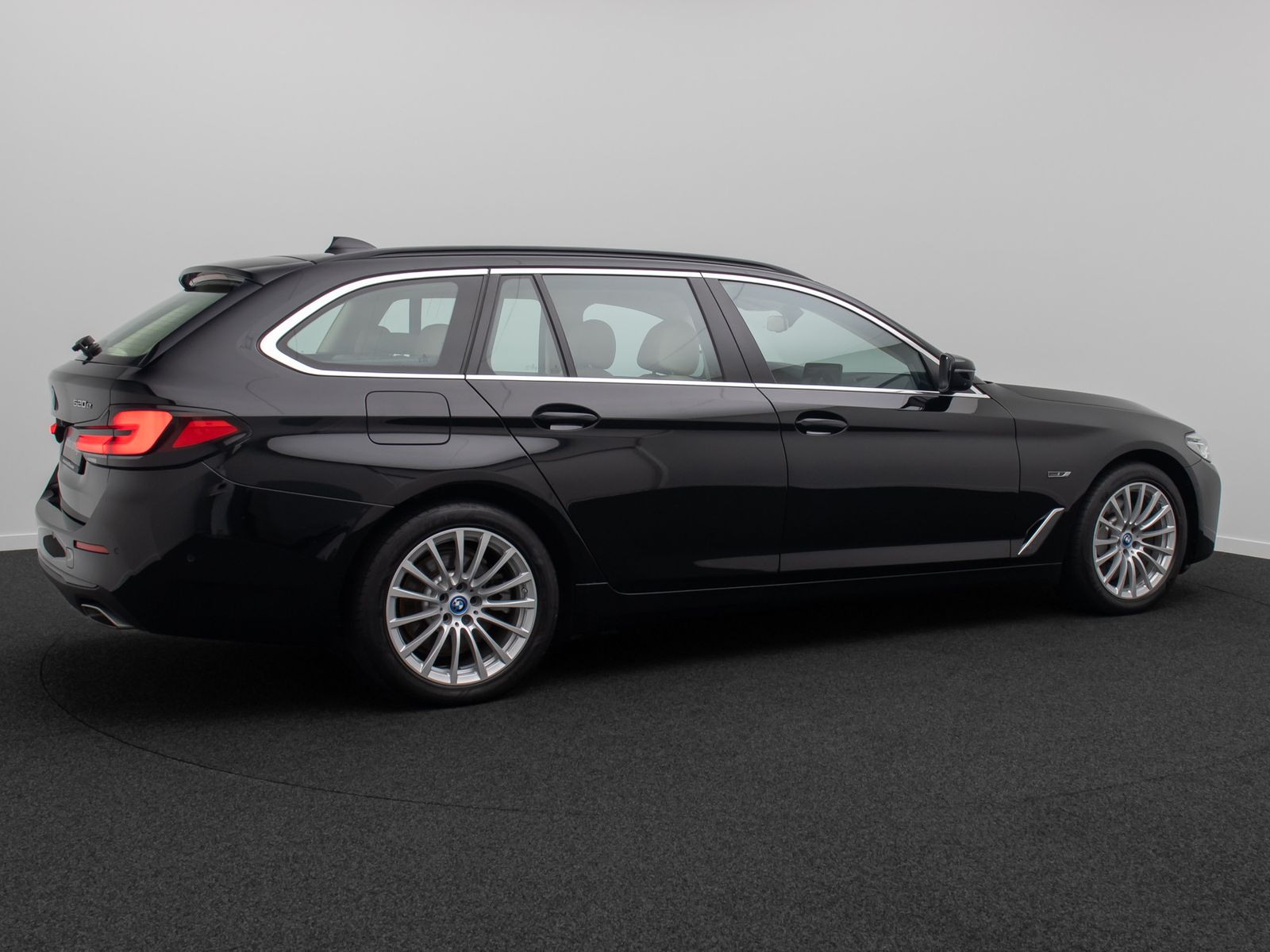 Fahrzeugabbildung BMW 520e Panorama 360°DAB H/K Leder AHK Sport 18Zoll