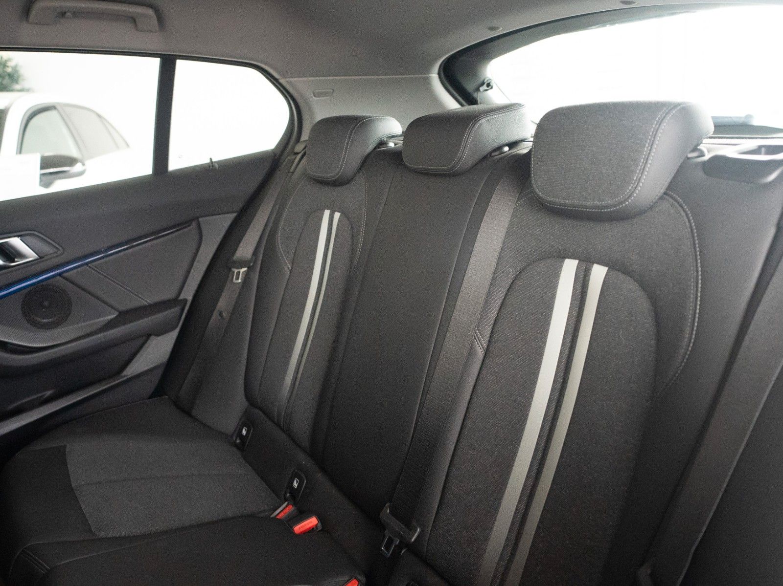 Fahrzeugabbildung BMW 118 i Sport Line AUTOMATIK/SITZHZG./PDC V+H/DAB