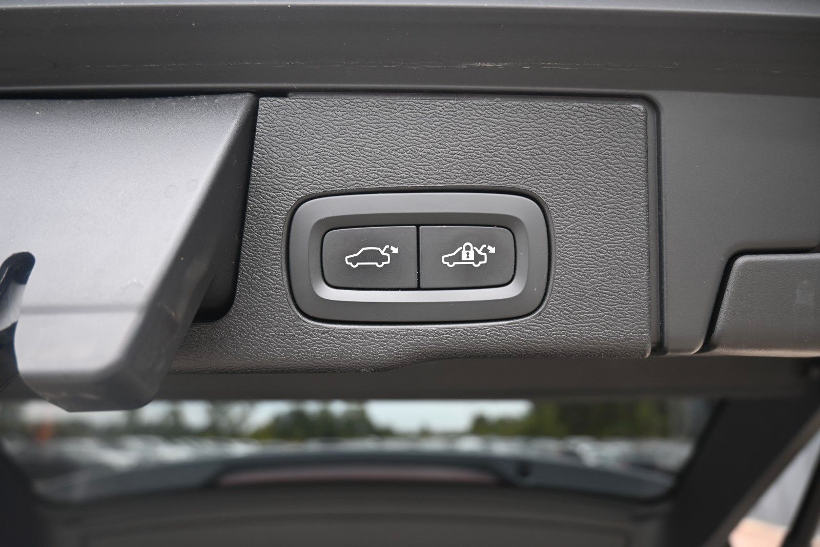 Fahrzeugabbildung Volvo XC60 B4 D AWD R Design*STDHZG*PANO*RFK*ACC