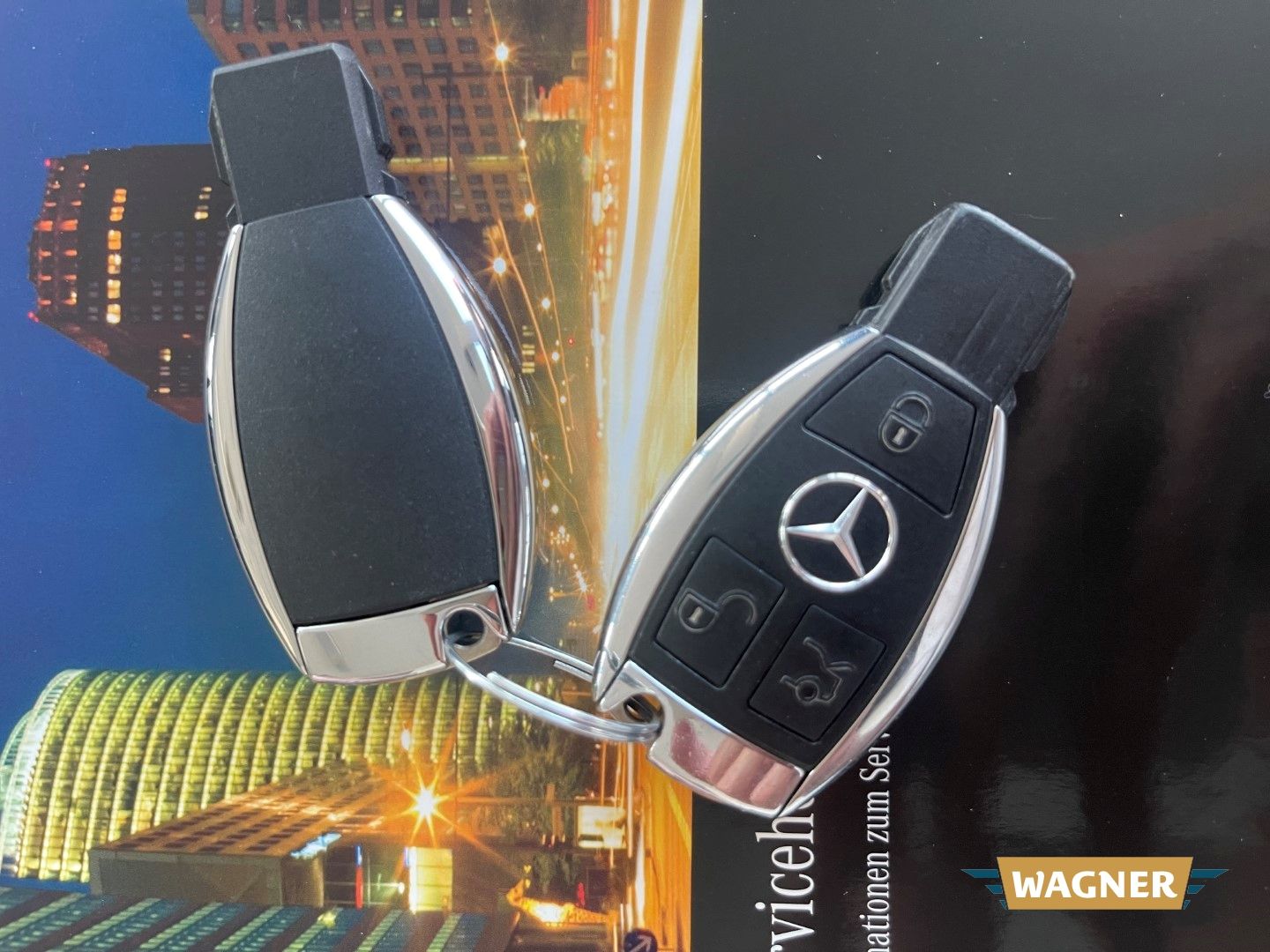 Fahrzeugabbildung Mercedes-Benz E 400 Cabrio AMG Paket Sportsitze