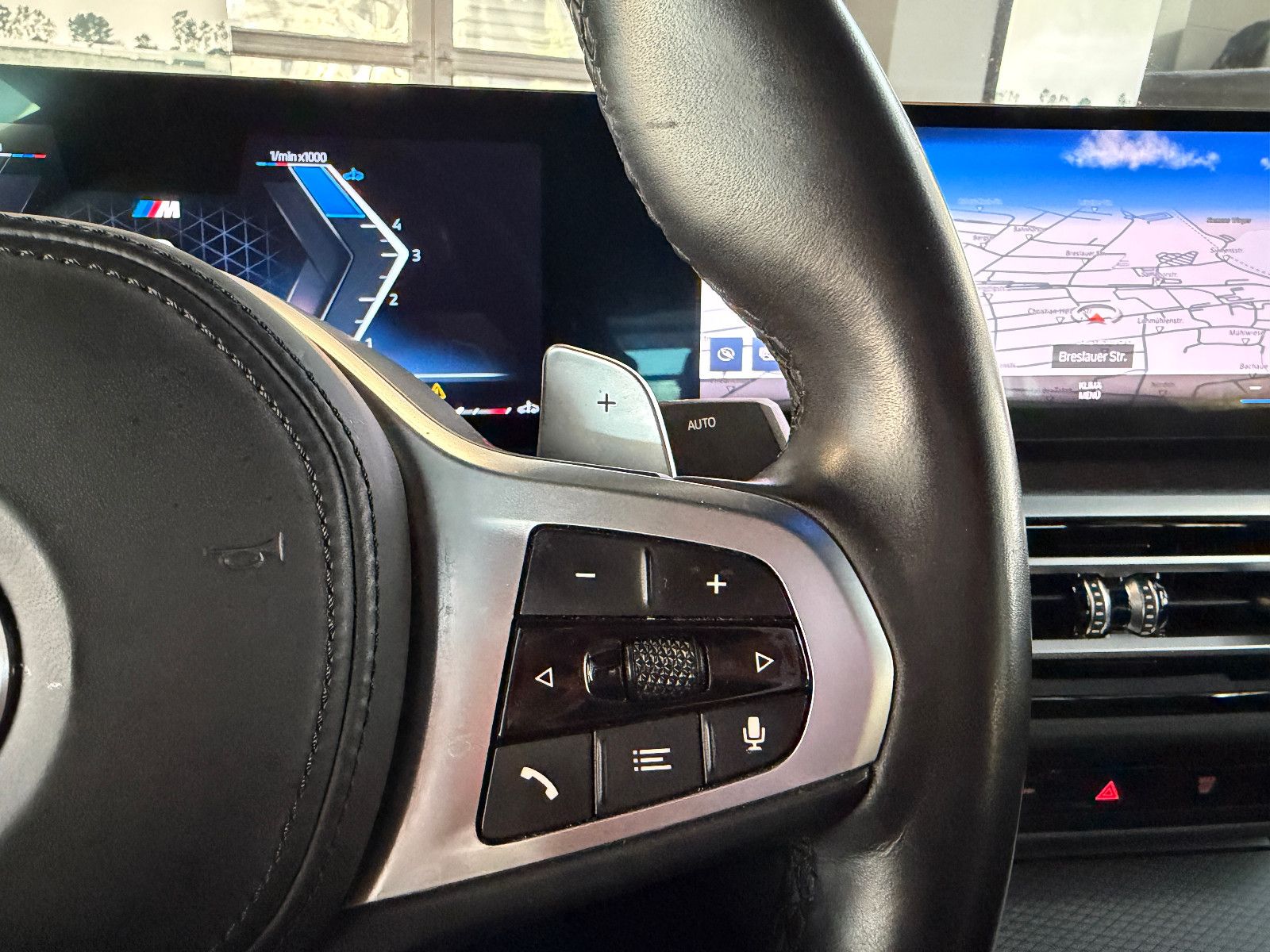 Fahrzeugabbildung BMW 320 d M Sport/M-PAKET/LED/SHADOW-LINE/AMBIENTE