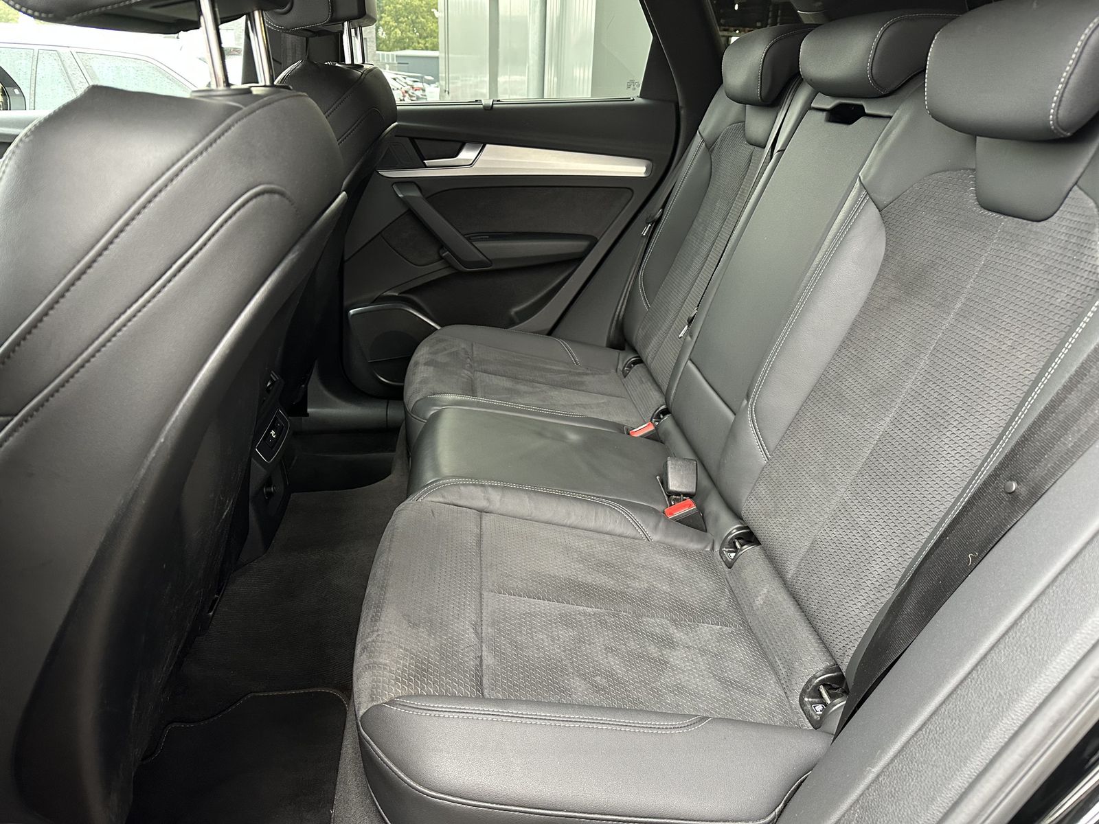 Fahrzeugabbildung Audi Q5 40 TDI Qu S-Line NAV+LED+AHK+VCOCK+KAM+19ZOLL