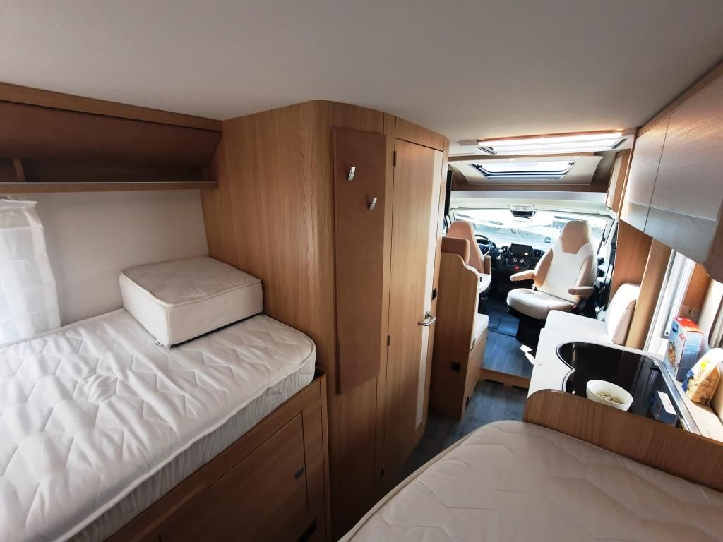Fahrzeug Übersicht 6 Fahrzeugabbildung LMC Cruiser V 646 G Verfüg./AHK/SAT/NAVI