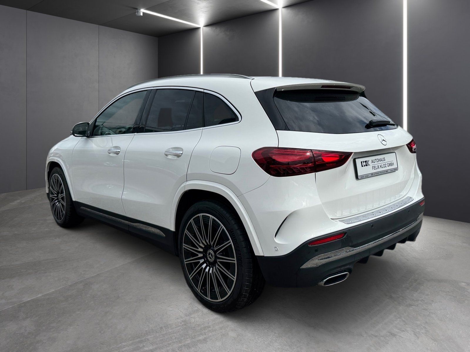 Fahrzeugabbildung Mercedes-Benz GLA 200 AMG Prem Plus*Pano*HUD*Multibeam*Totwink