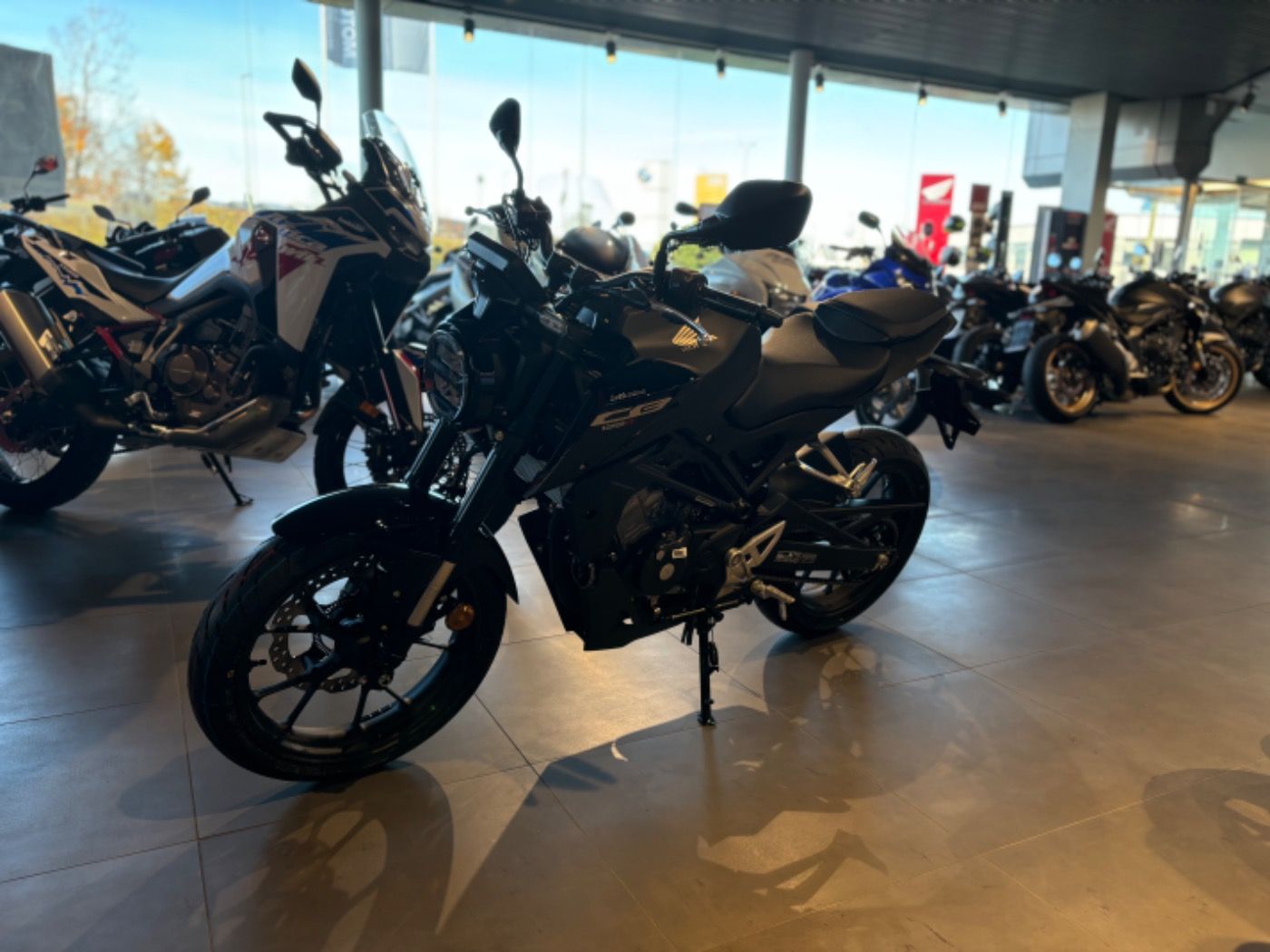 Fahrzeugabbildung Honda CB 125 R, 6 Jahre Garantie, 2025