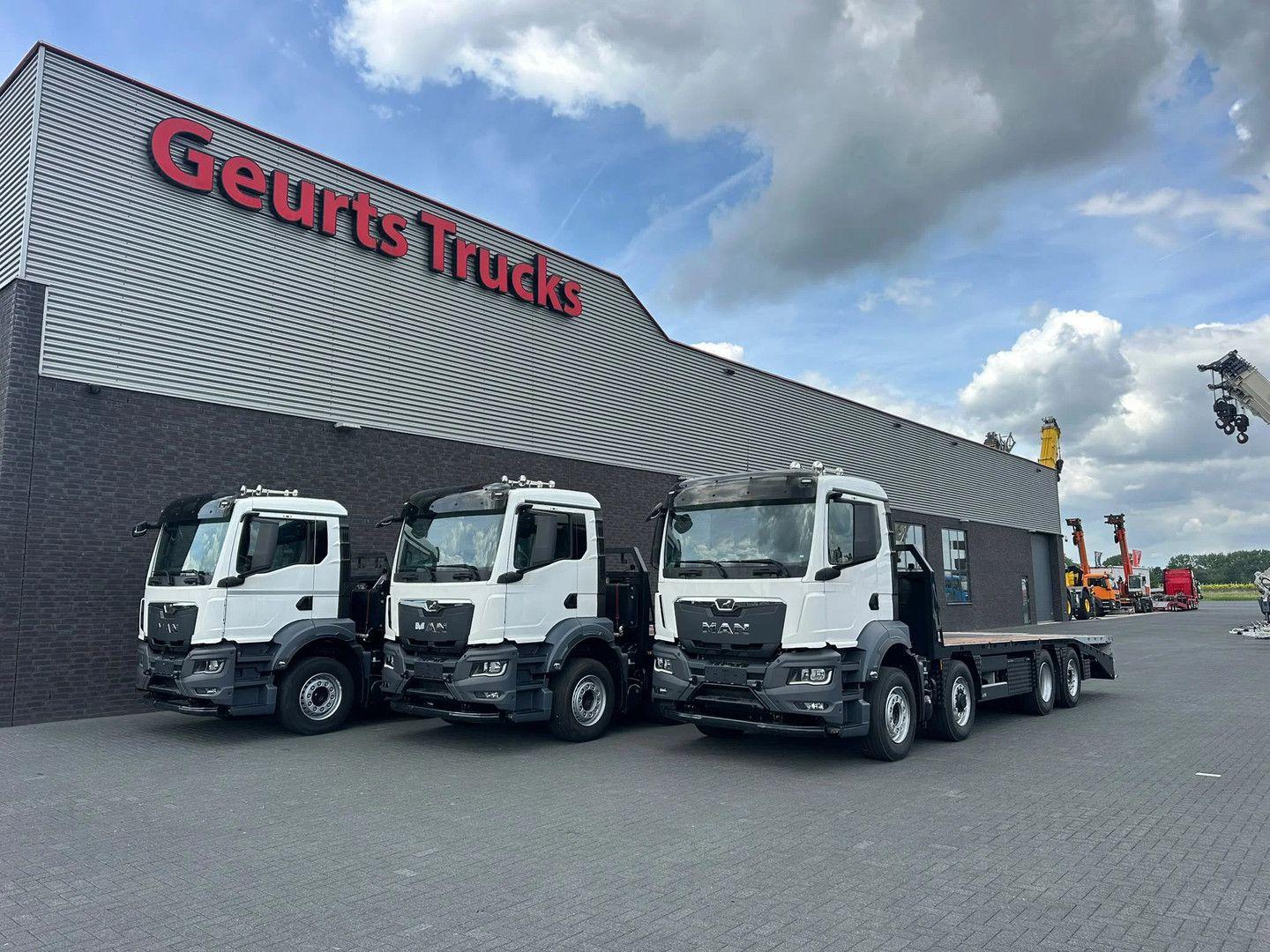 MAN TGS 35.520 8X2 OPRIJWAGEN/MACHINE TRANSPORTER/PL