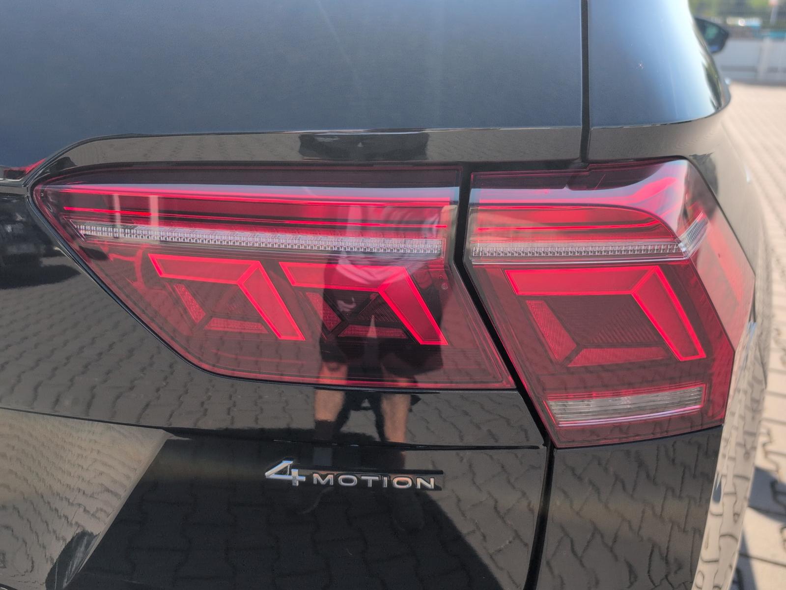 Volkswagen Tiguan Elegance 4M MATRIX+PANO+HUD+LEDER+VOLL!!