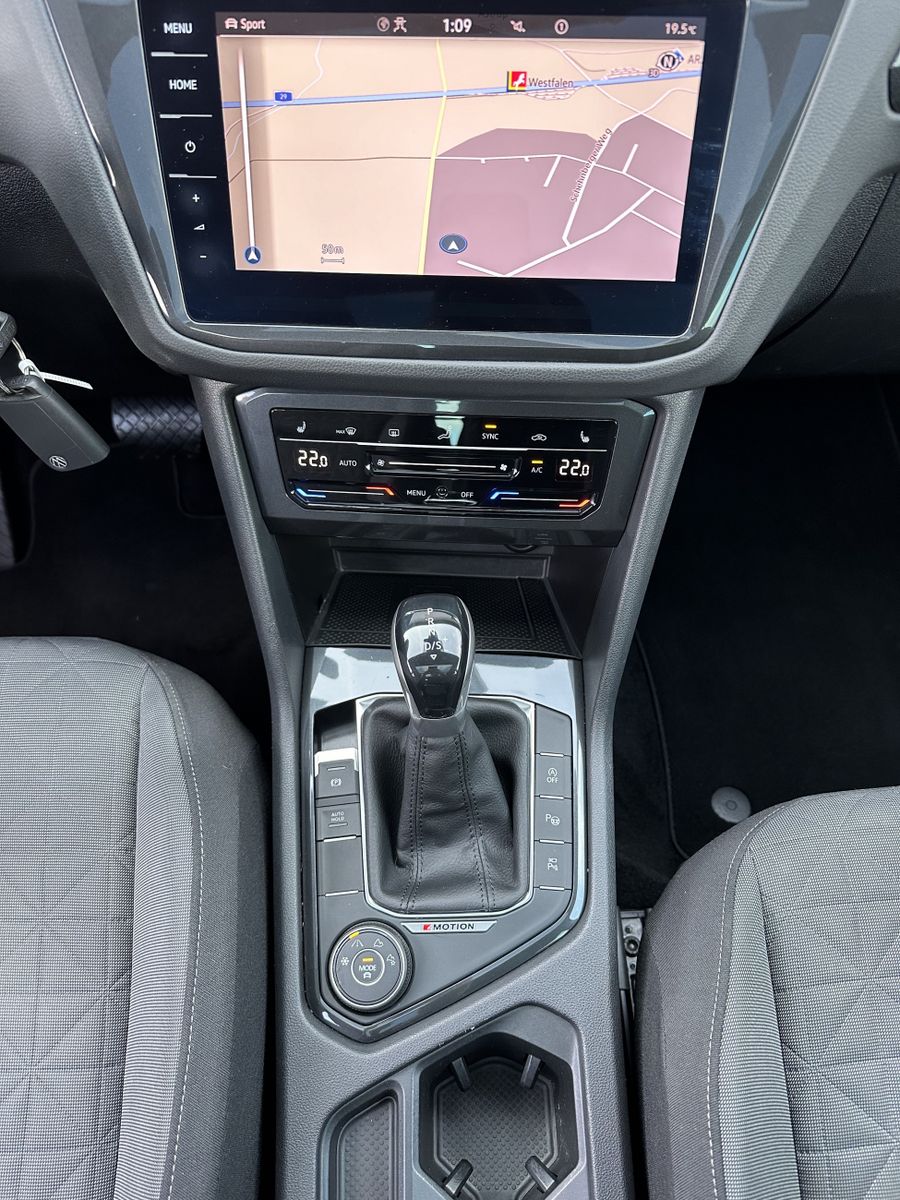 Fahrzeugabbildung Volkswagen Tiguan 2.0 TDI DSG 4M Life NAV+LED+PANO+H&K+ACC