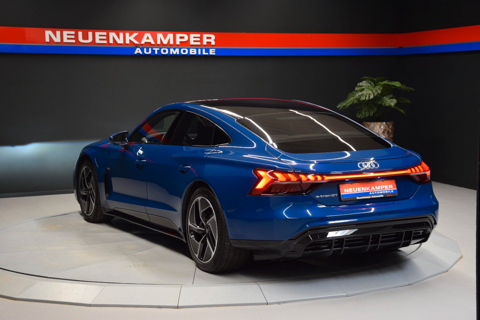 Fahrzeugabbildung Audi e-tron GT quattro Leder Panorama ACC HeadUp B&O