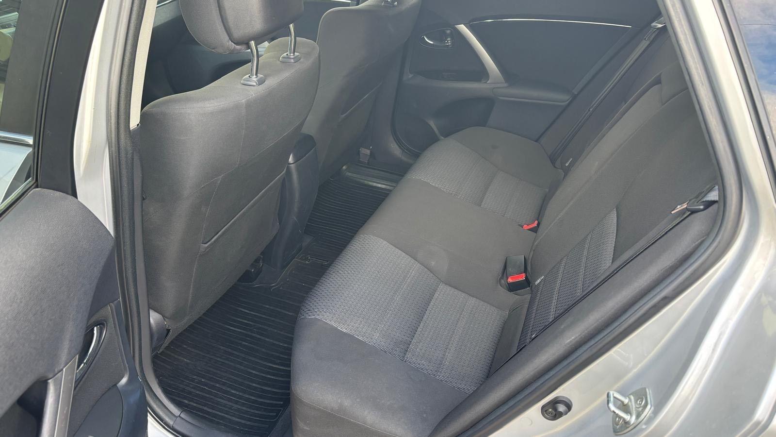 Toyota Avensis 2012 — photo 7