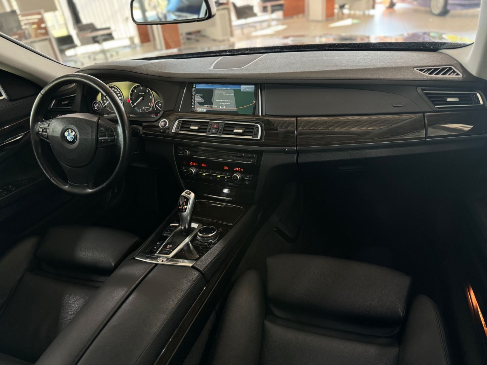 Fahrzeugabbildung BMW 730d xD Kamera HUD HiFi NaviPro AHK ACC Stndhzg