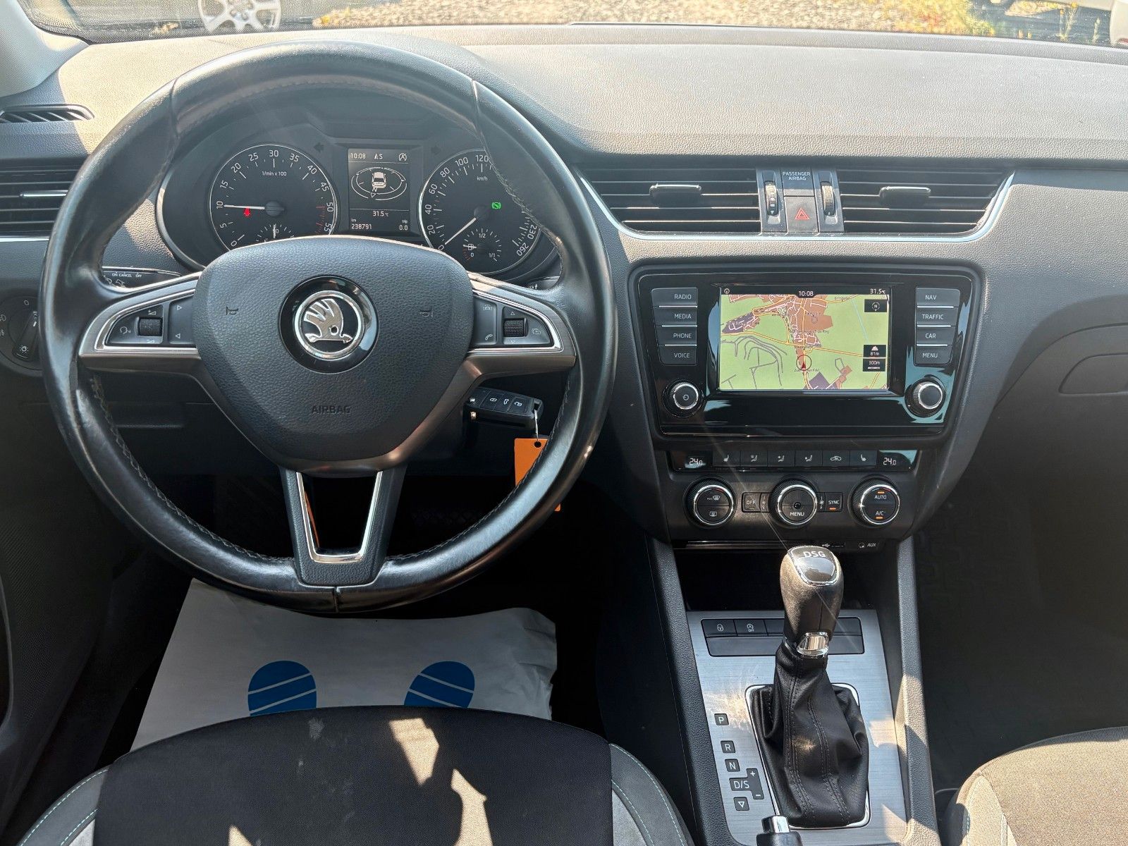 Fahrzeugabbildung SKODA Octavia 2.0 TDI Combi Joy DSG Navi Xenon SCHECKH