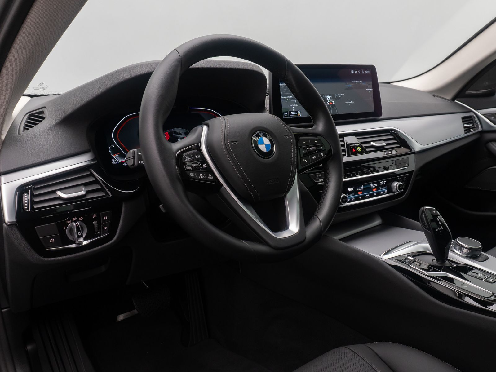 Fahrzeugabbildung BMW 520d ACC Alarm AHK Memory HUD DAB H/K Panorama