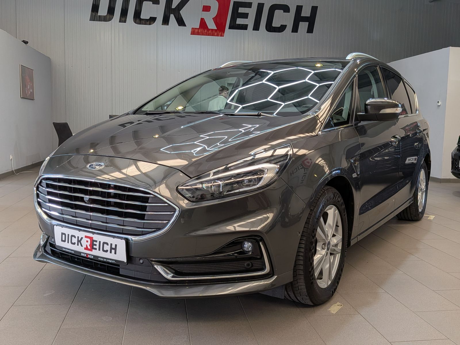 Fahrzeugabbildung Ford S-MAX 2.0 Aut. Titanium*LED*CAM*ACC*AHK*7-SITZE