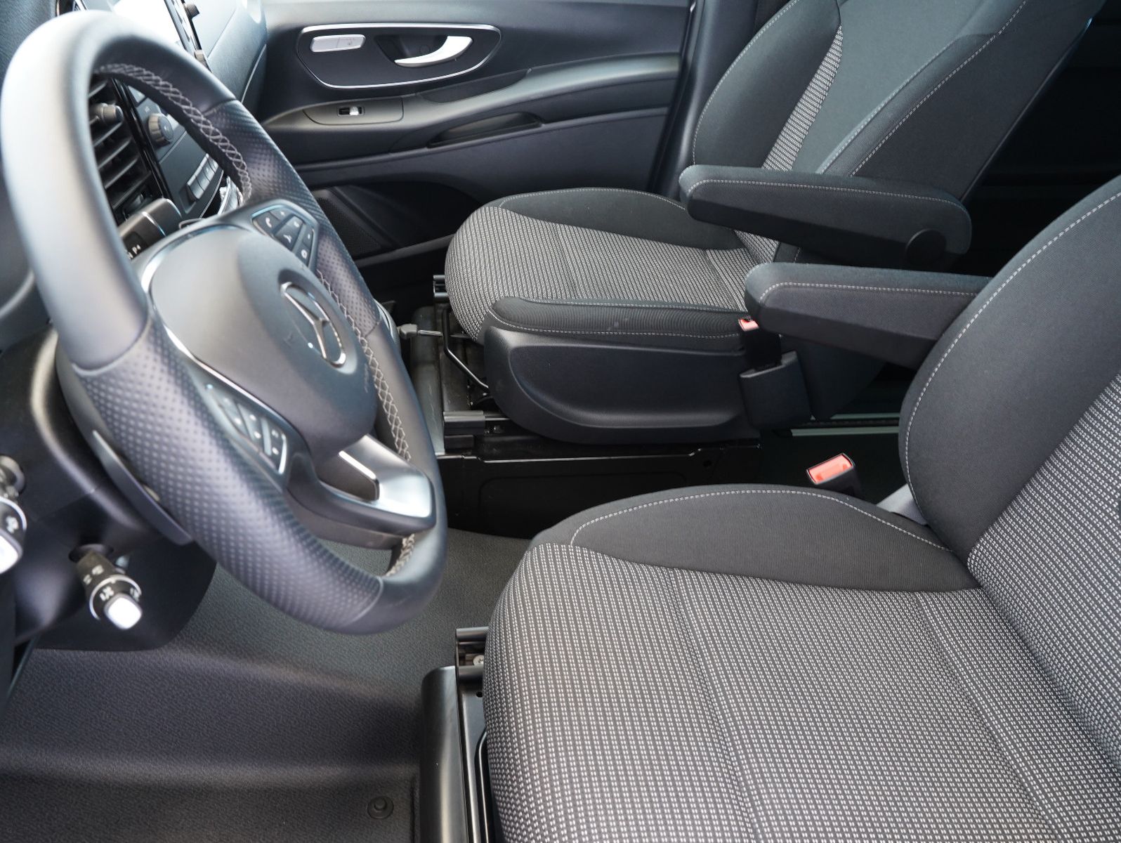 Fahrzeugabbildung Mercedes-Benz Vito Tourer 119 CDI Pro 4x4 lang PÖSSL VANSTAR