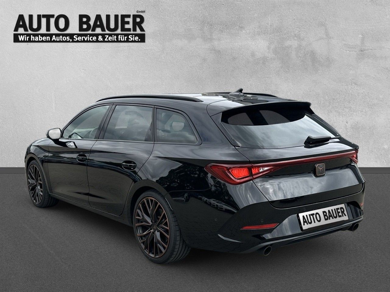 Fahrzeugabbildung CUPRA Leon Sportstourer 2.0TSI 245 PS DSG*AHK-Navi* - mit KI generiert/bearbeitet