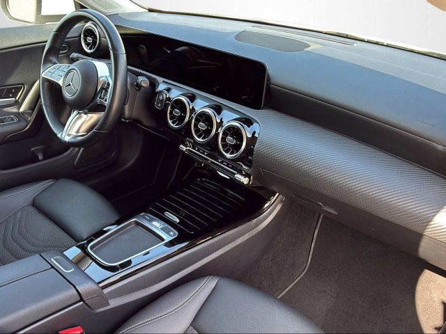CLA 200d SHOOTING BRAKE DCT AZV+NAVI+LED+DAB