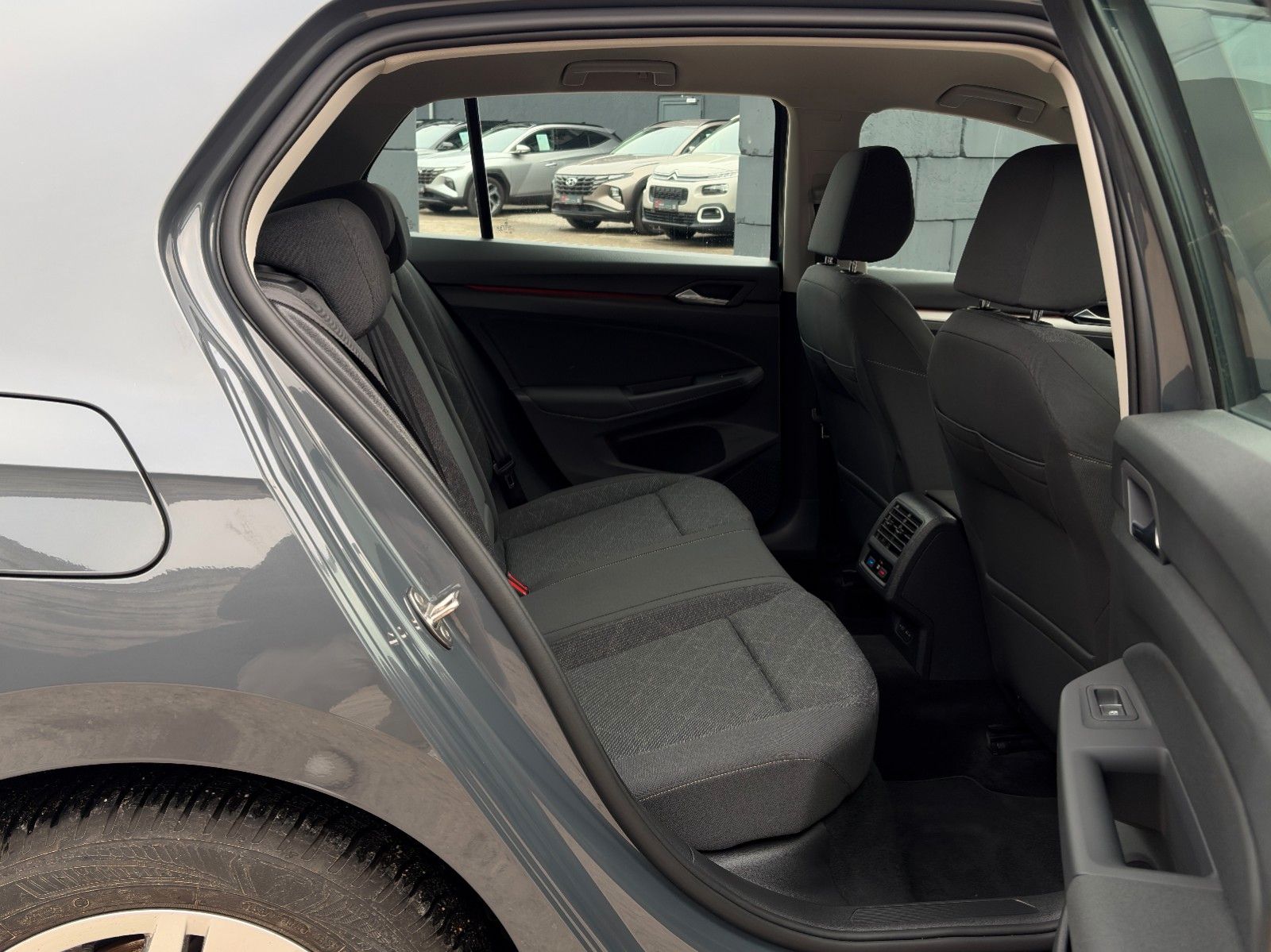 Fahrzeugabbildung Volkswagen Golf 1.5 TSI Life ACC LKAS PDC SHZ 3Z-Klima LED