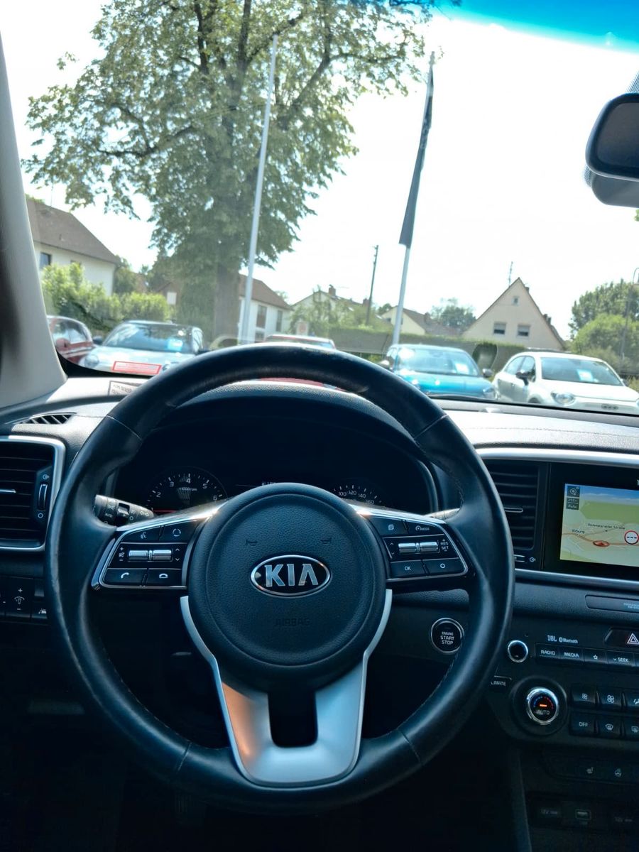 Fahrzeugabbildung Kia Sportage Spirit 2WD AHK JBL NAvi Sitzheizung